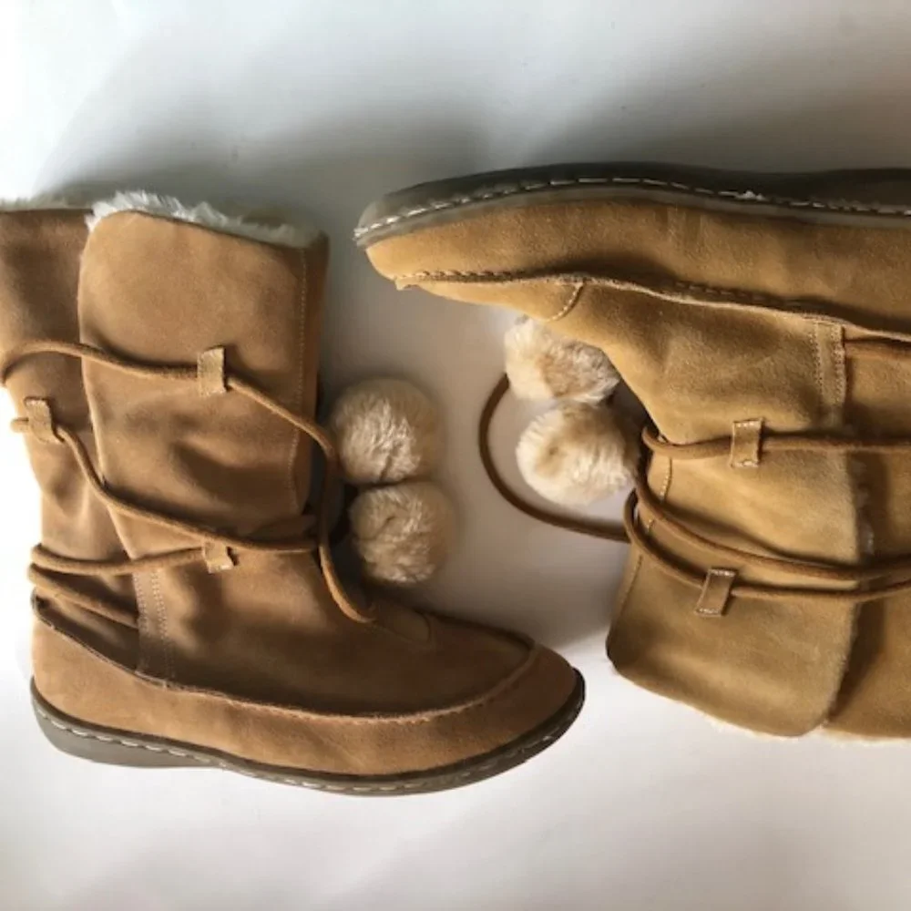 Leather suede fur winter pom pom boots. Size:7